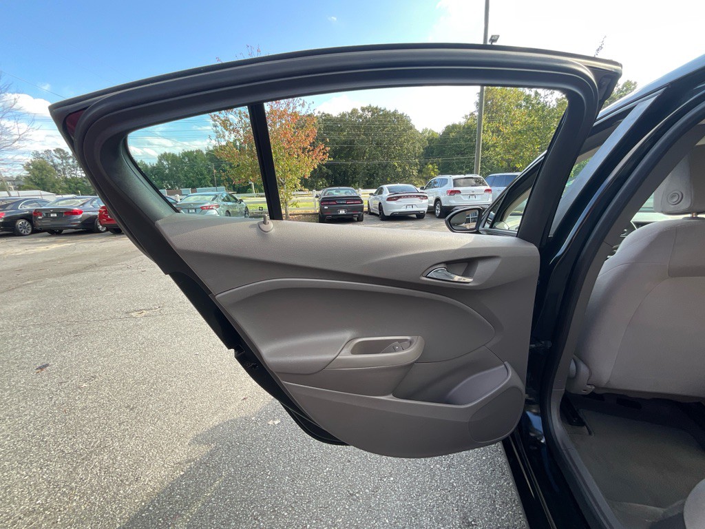 2018 Chevrolet Cruze Image 37