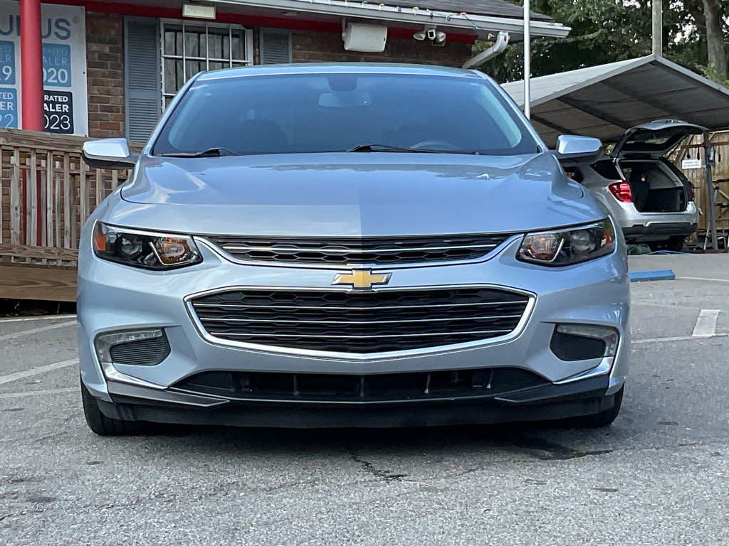 2017 Chevrolet Malibu Image 2