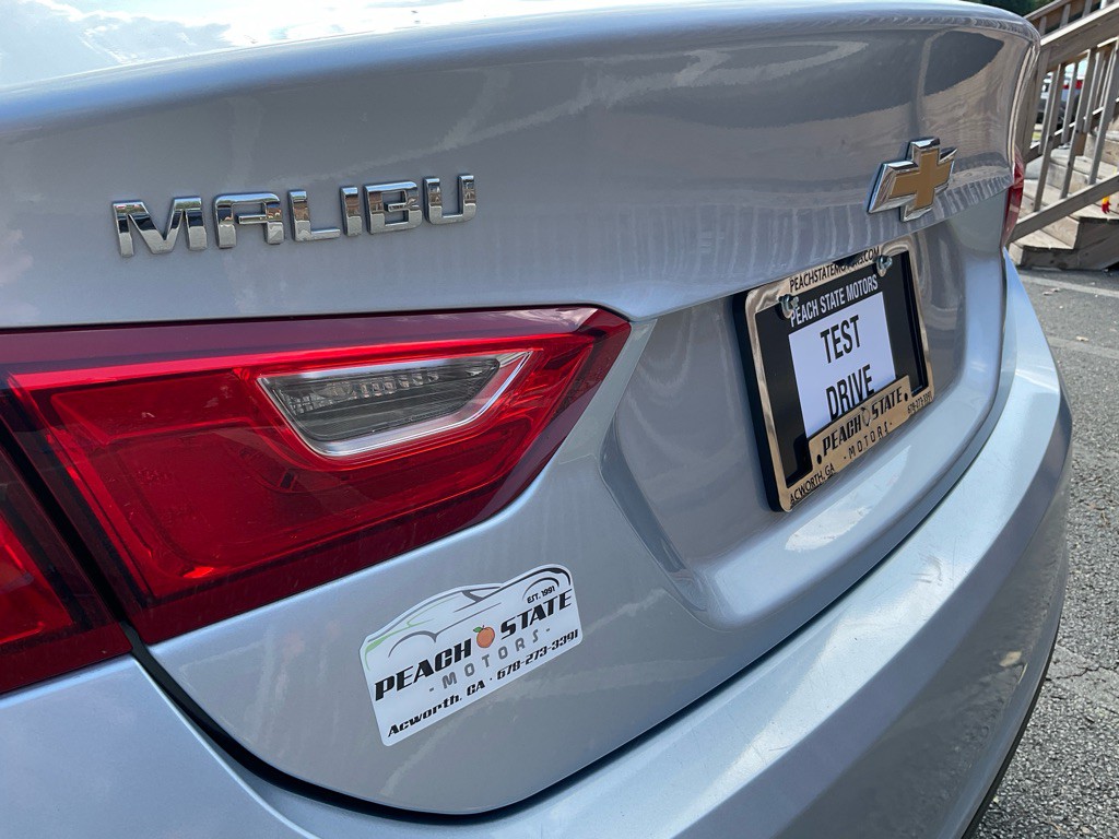 2017 Chevrolet Malibu Image 9