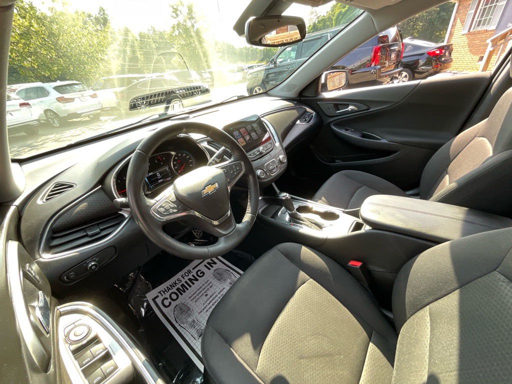 2017 Chevrolet Malibu Image 16