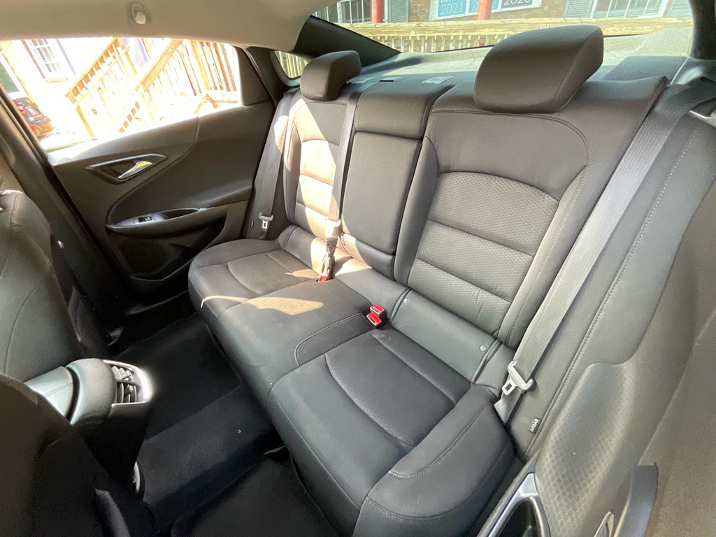 2017 Chevrolet Malibu Image 30