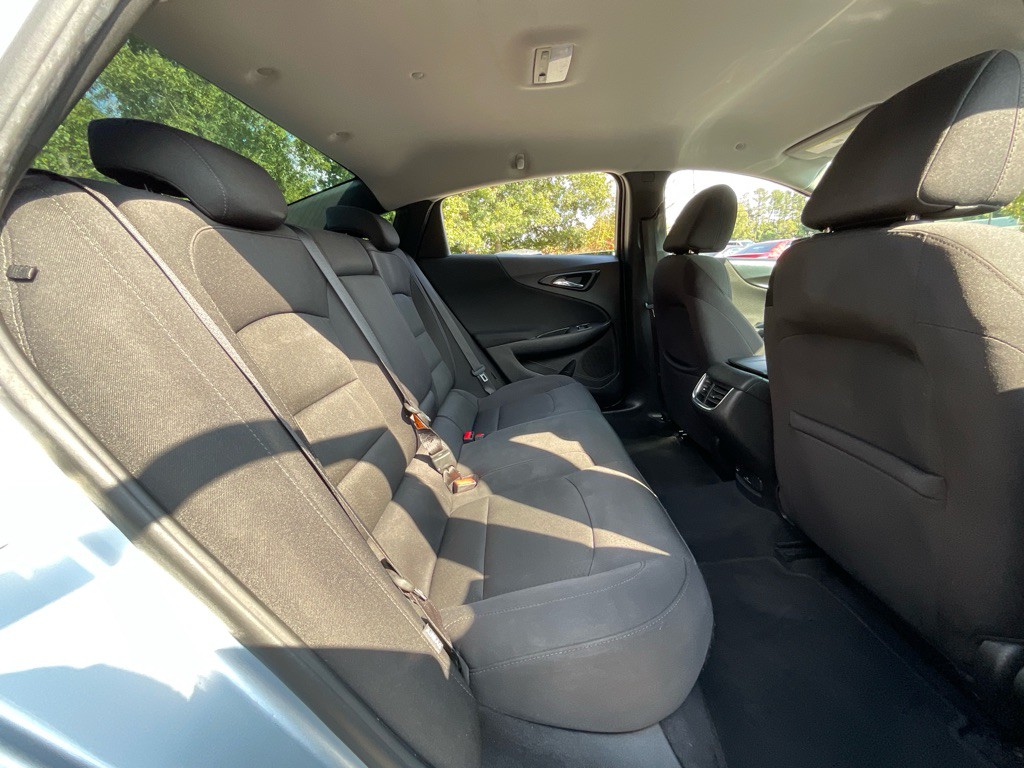 2017 Chevrolet Malibu Image 31