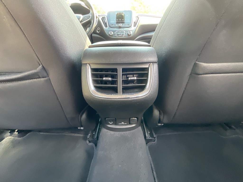 2017 Chevrolet Malibu Image 35
