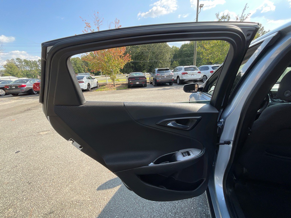 2017 Chevrolet Malibu Image 42