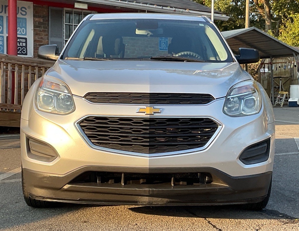 2017 Chevrolet Equinox Image 2
