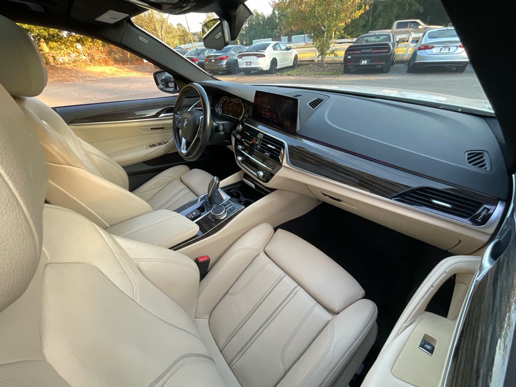 2019 BMW 5 Series Image 17