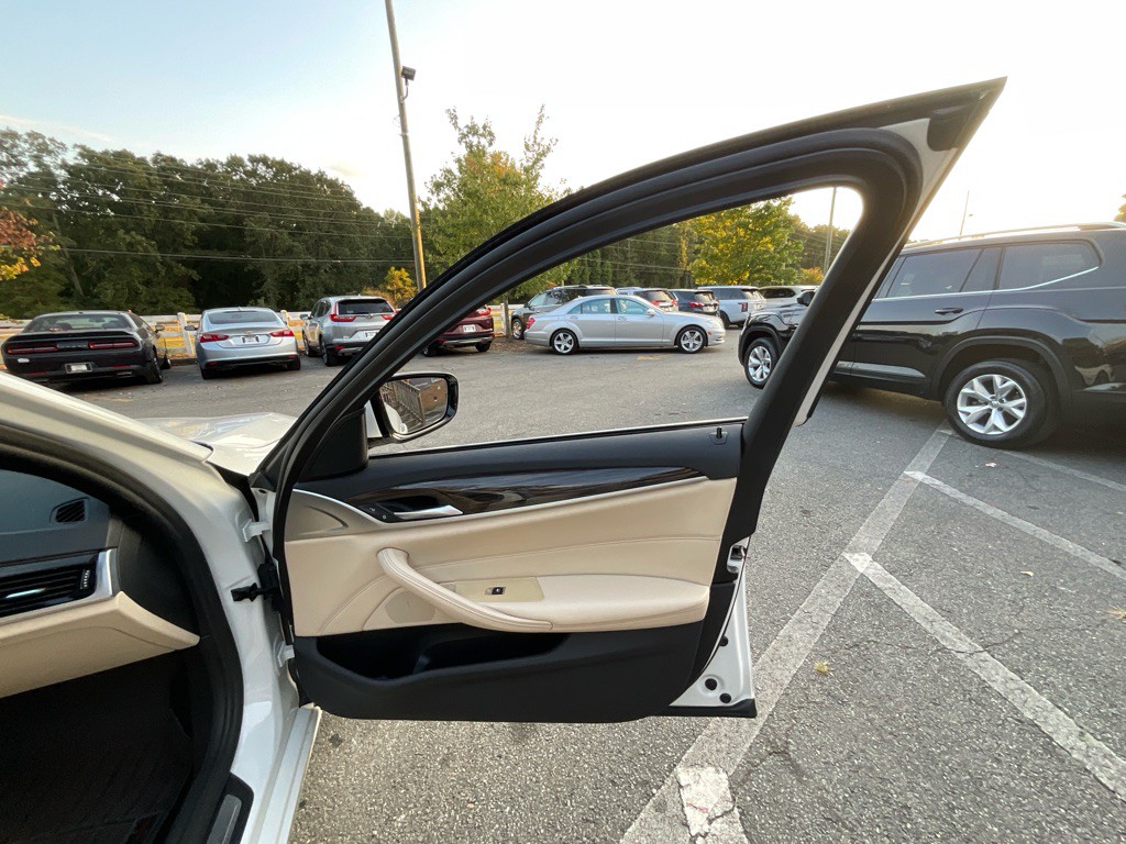 2019 BMW 5 Series Image 43