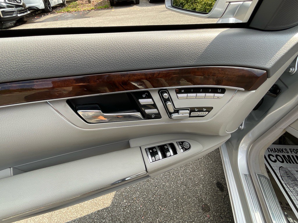 2010 Mercedes-Benz S-Class Image 40