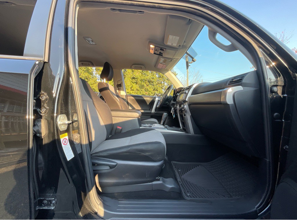 2016 Toyota 4Runner Image 14