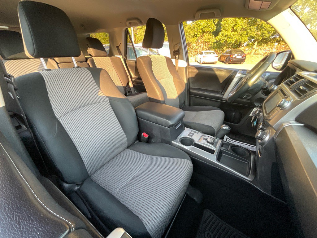 2016 Toyota 4Runner Image 16