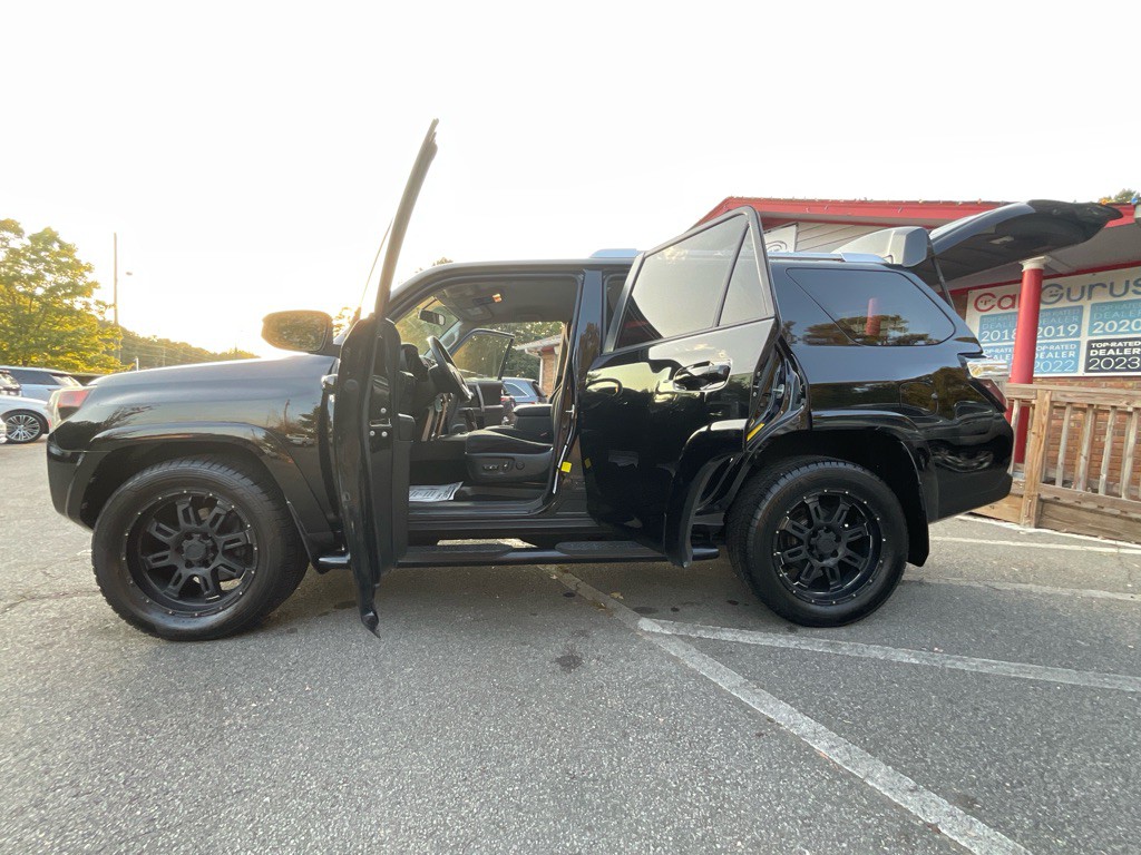 2016 Toyota 4Runner Image 31