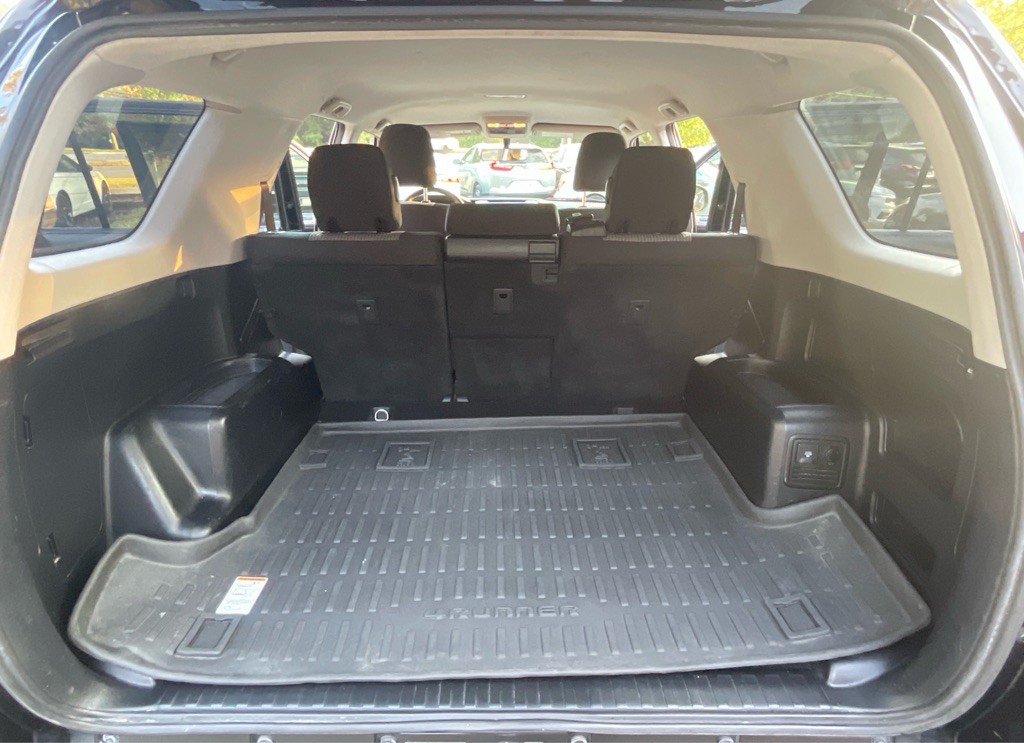 2016 Toyota 4Runner Image 32