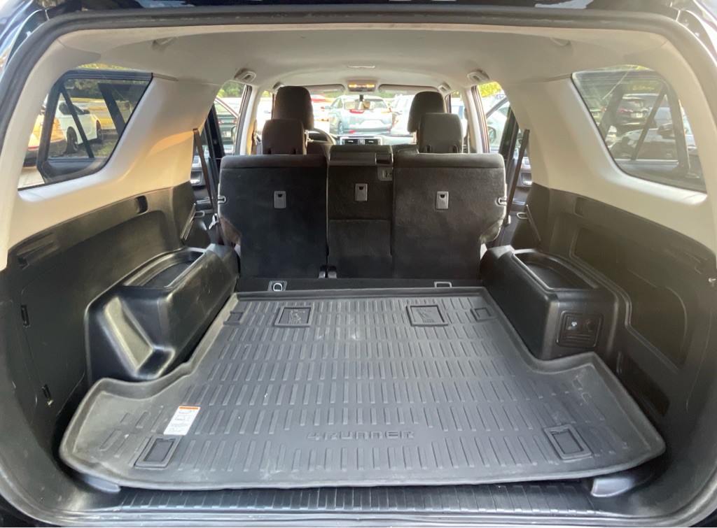 2016 Toyota 4Runner Image 33