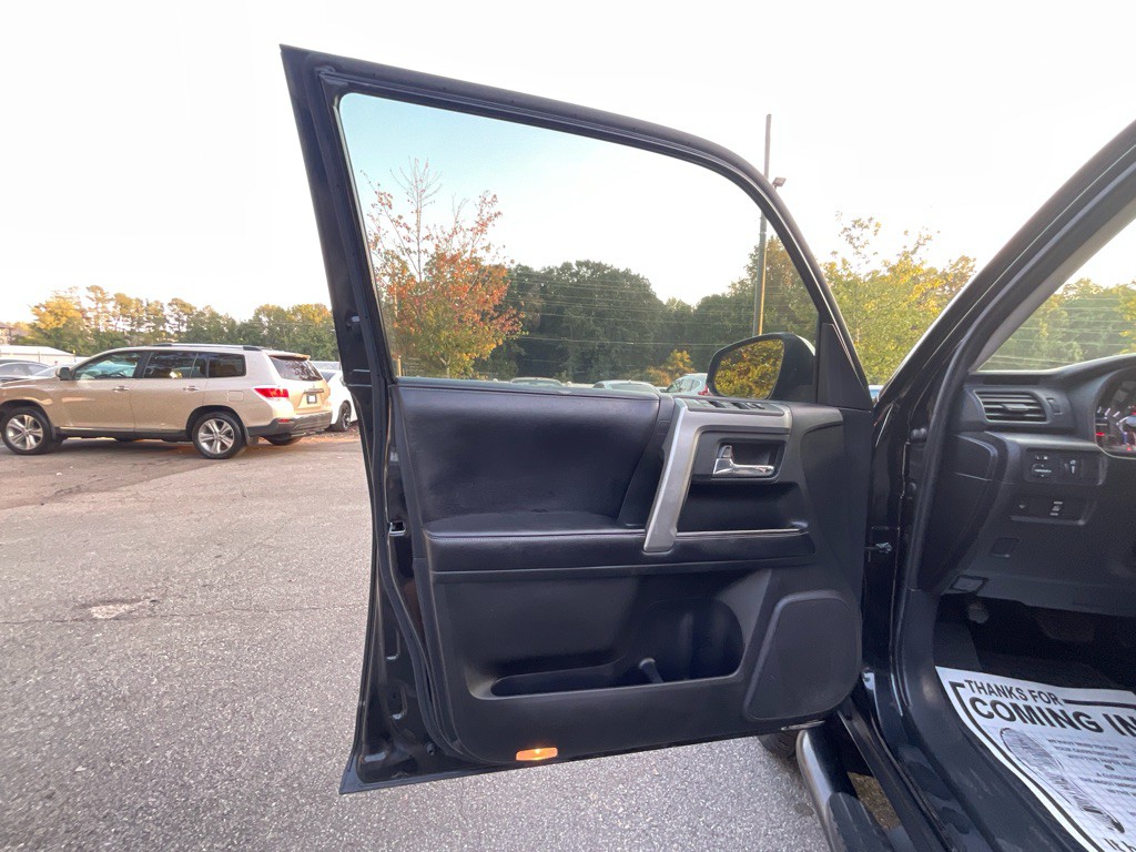 2016 Toyota 4Runner Image 34
