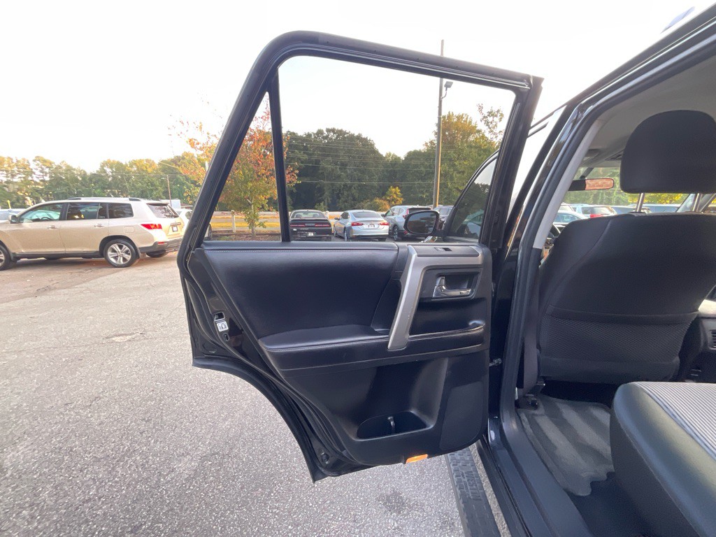 2016 Toyota 4Runner Image 37
