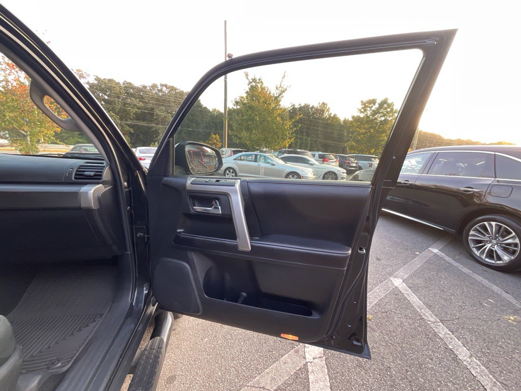2016 Toyota 4Runner Image 38