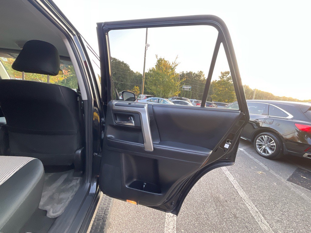 2016 Toyota 4Runner Image 39
