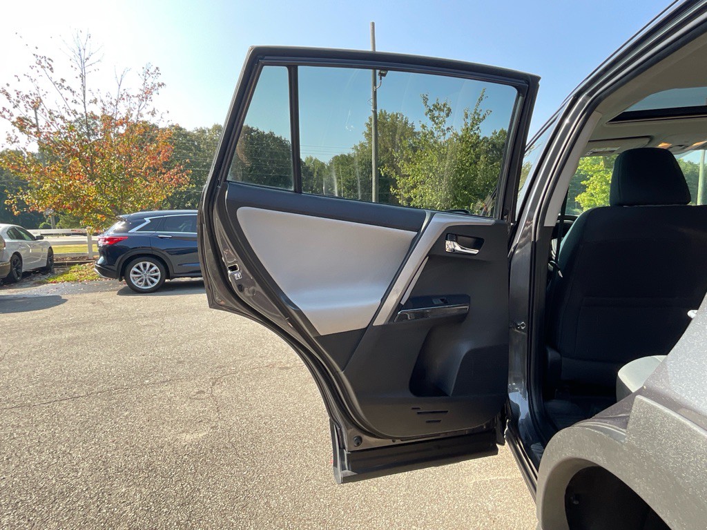 2018 Toyota Rav4 Image 36