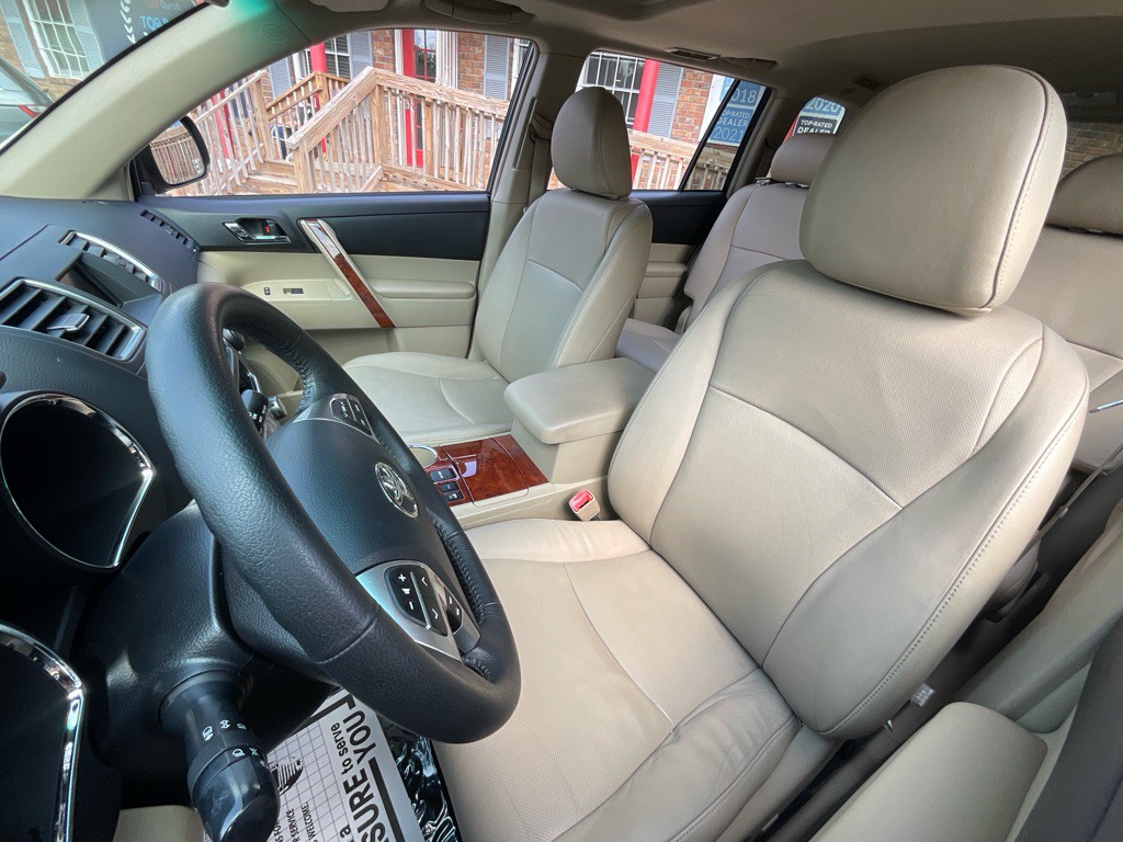 2013 Toyota Highlander Image 14