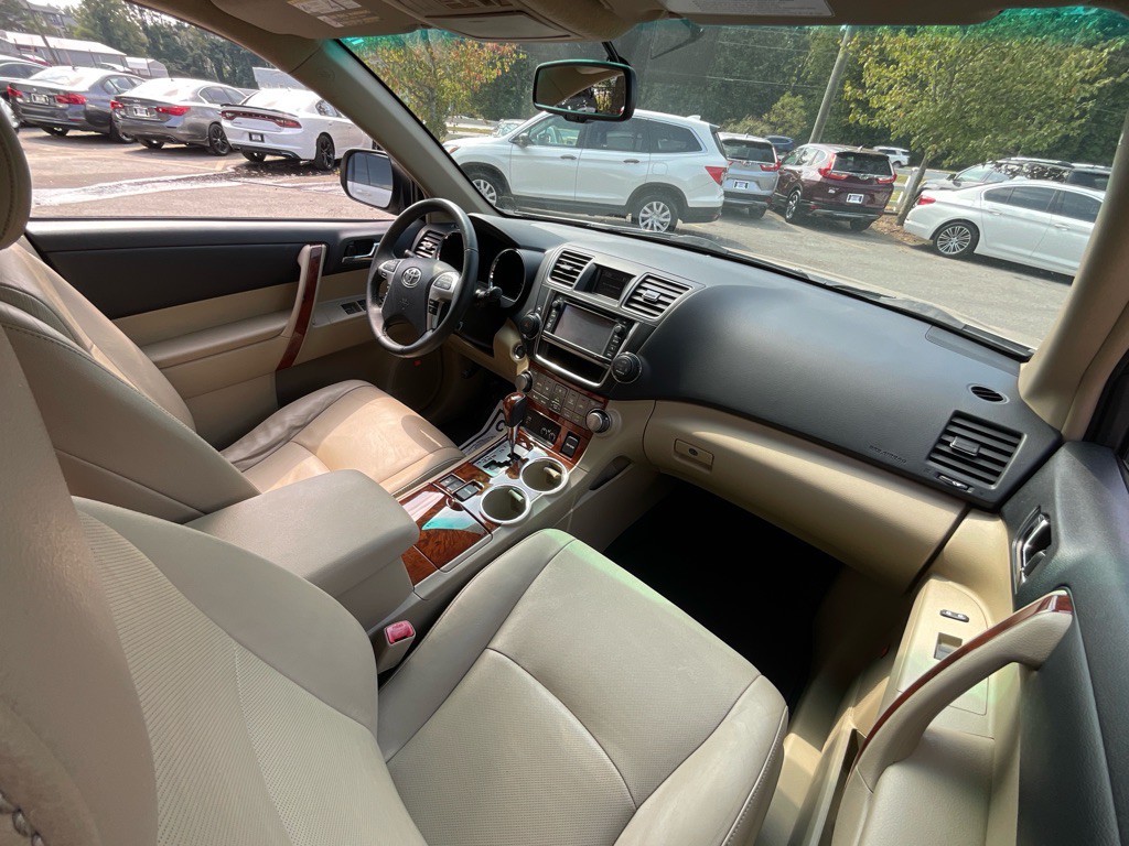2013 Toyota Highlander Image 16