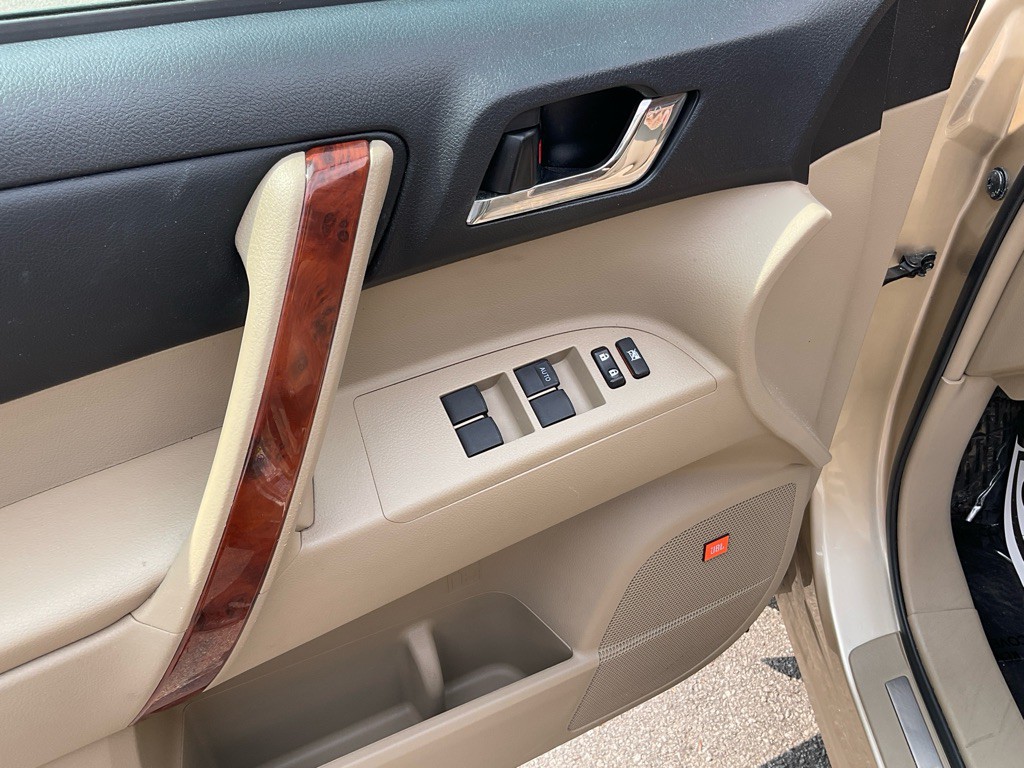 2013 Toyota Highlander Image 36