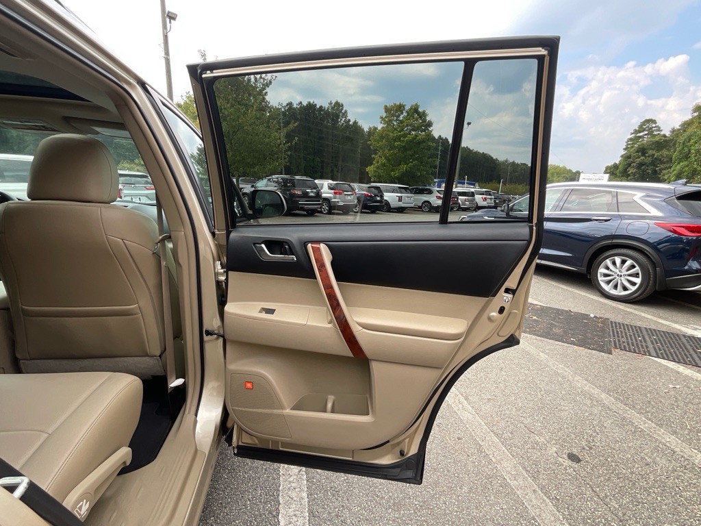 2013 Toyota Highlander Image 40