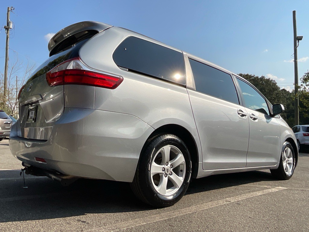 2015 Toyota Sienna Image 5