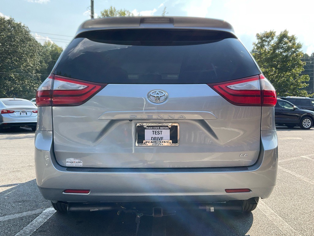 2015 Toyota Sienna Image 6