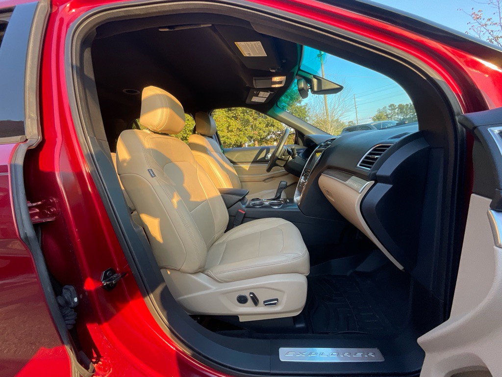 2017 Ford Explorer Image 16