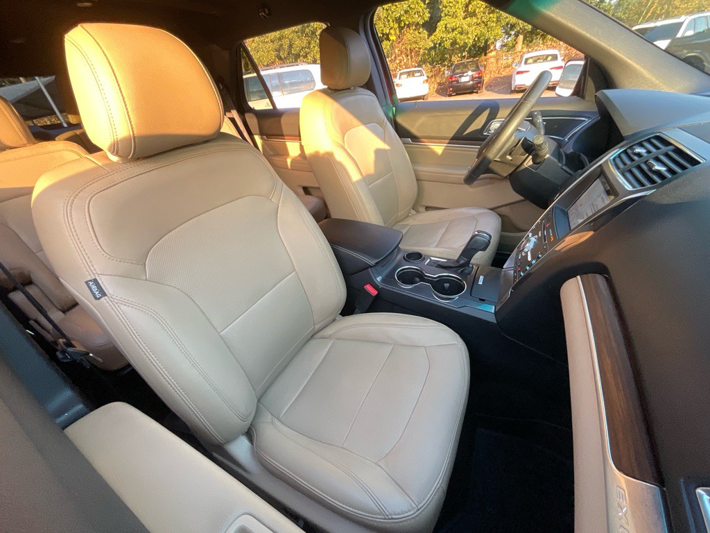 2017 Ford Explorer Image 18