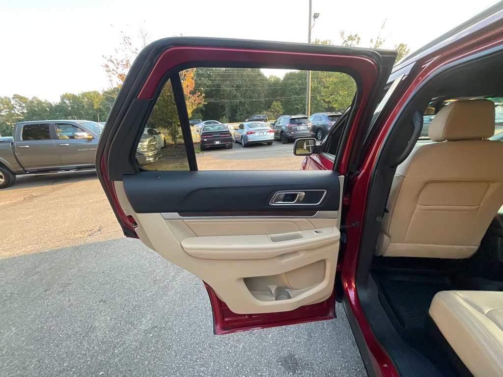 2017 Ford Explorer Image 44
