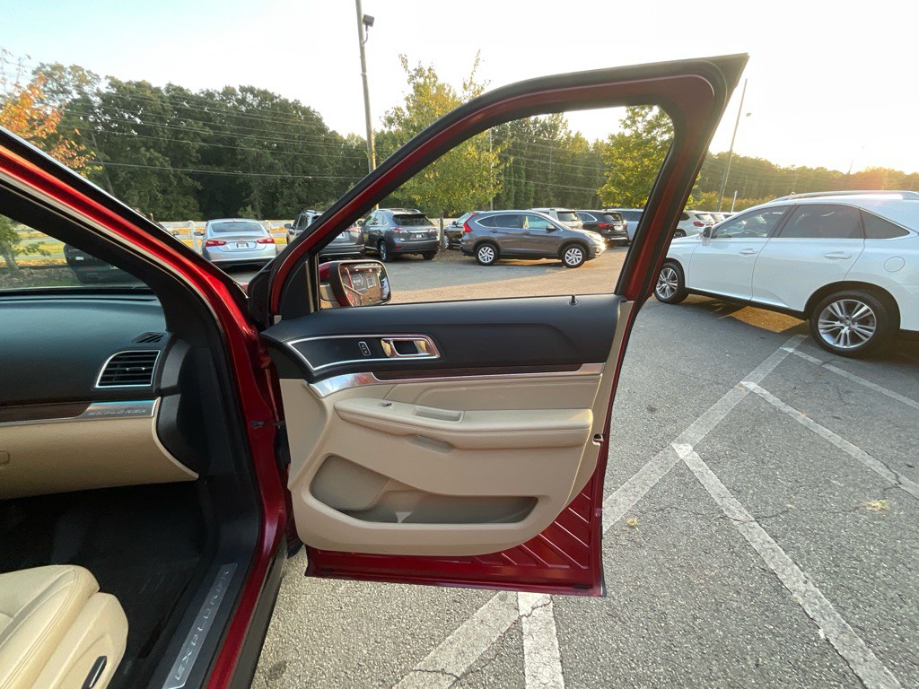 2017 Ford Explorer Image 45