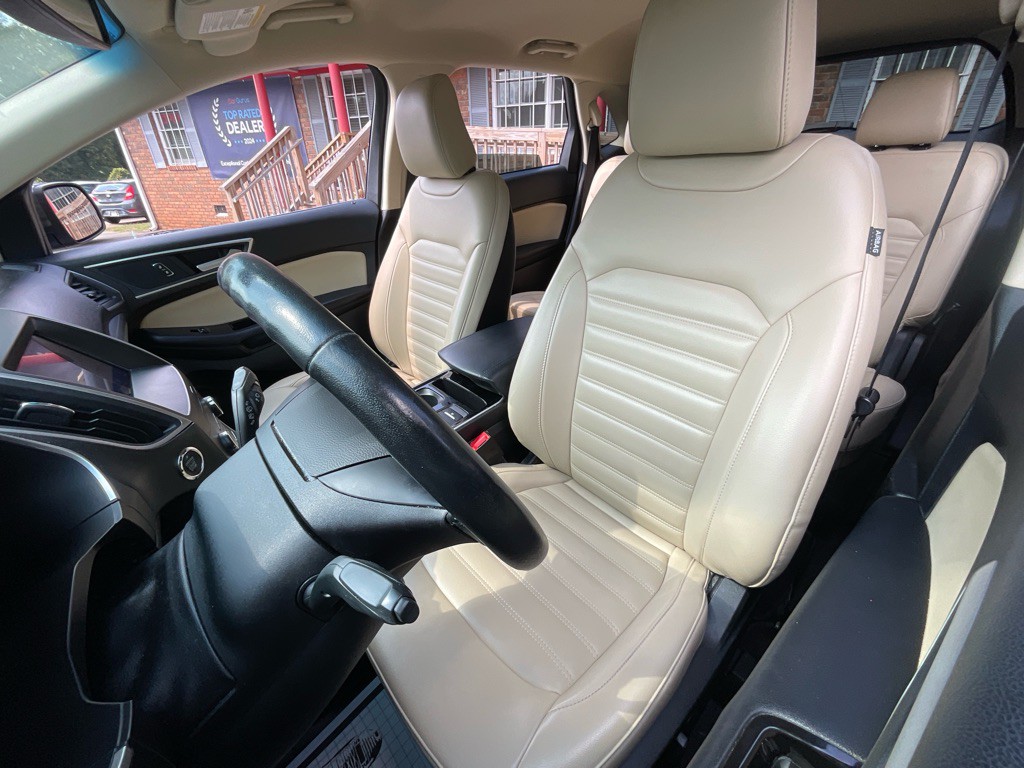 2020 Ford Edge Image 16