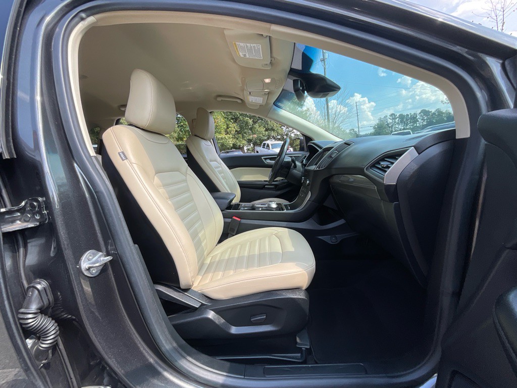 2020 Ford Edge Image 17