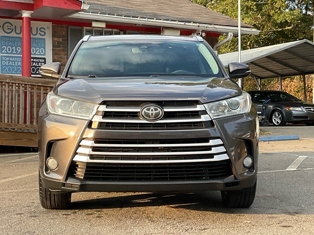 2017 Toyota Highlander Image 2
