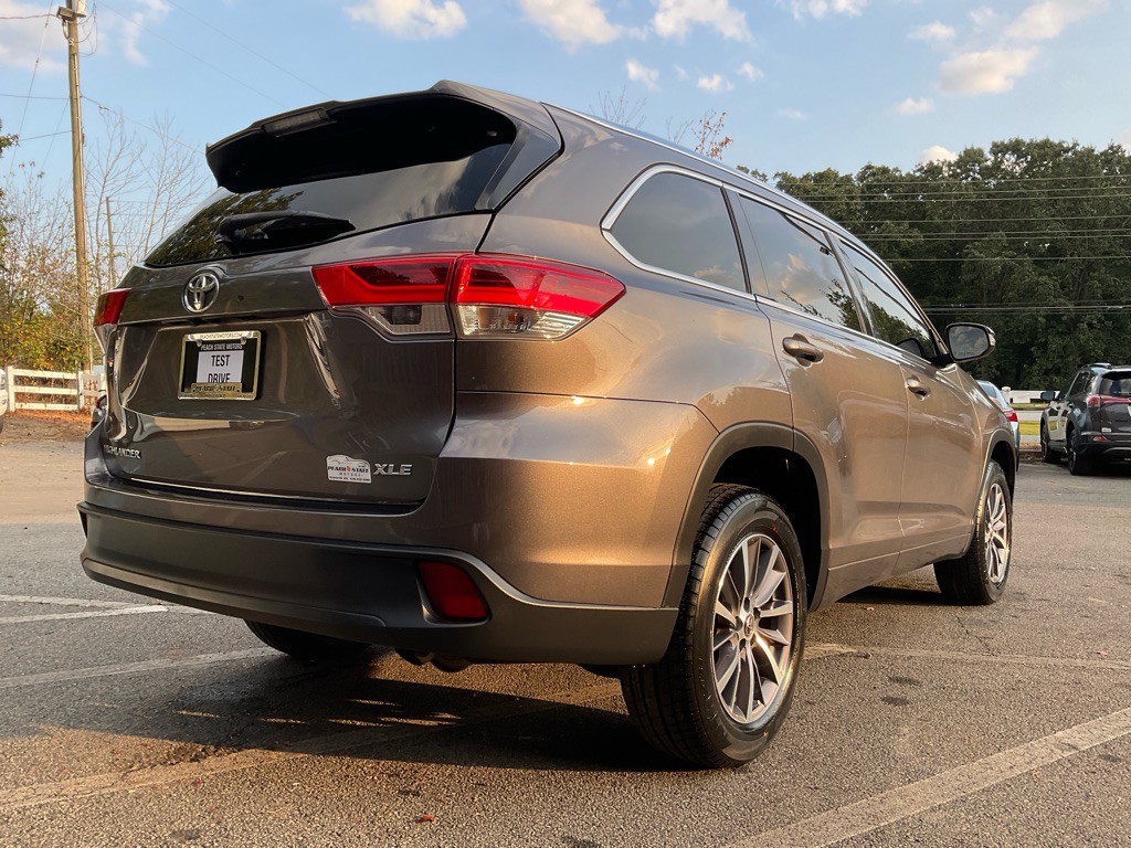 2017 Toyota Highlander Image 5