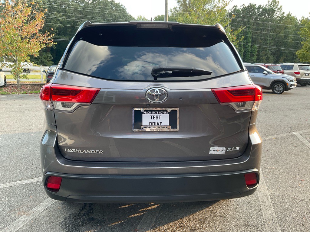 2017 Toyota Highlander Image 6