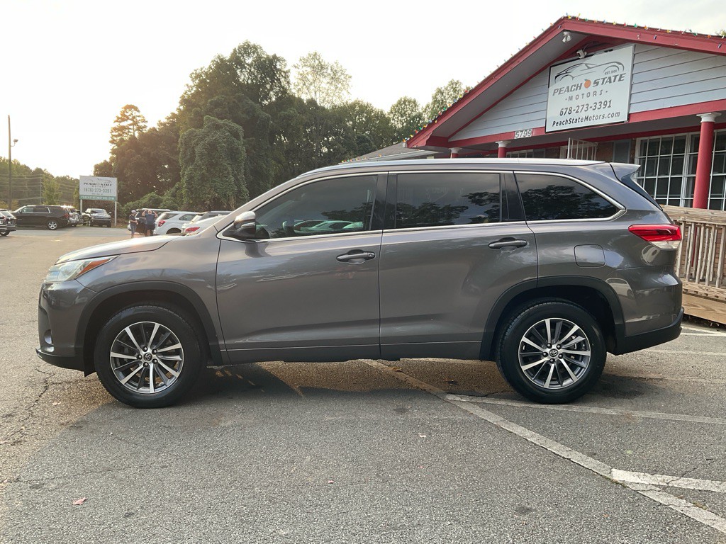 2017 Toyota Highlander Image 8