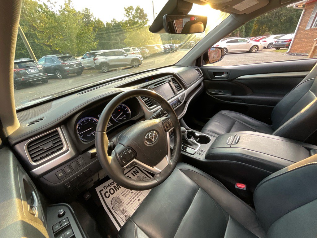 2017 Toyota Highlander Image 15