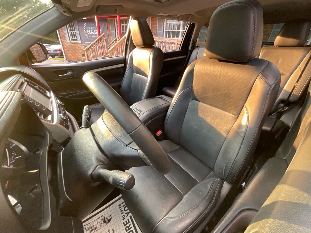 2017 Toyota Highlander Image 16