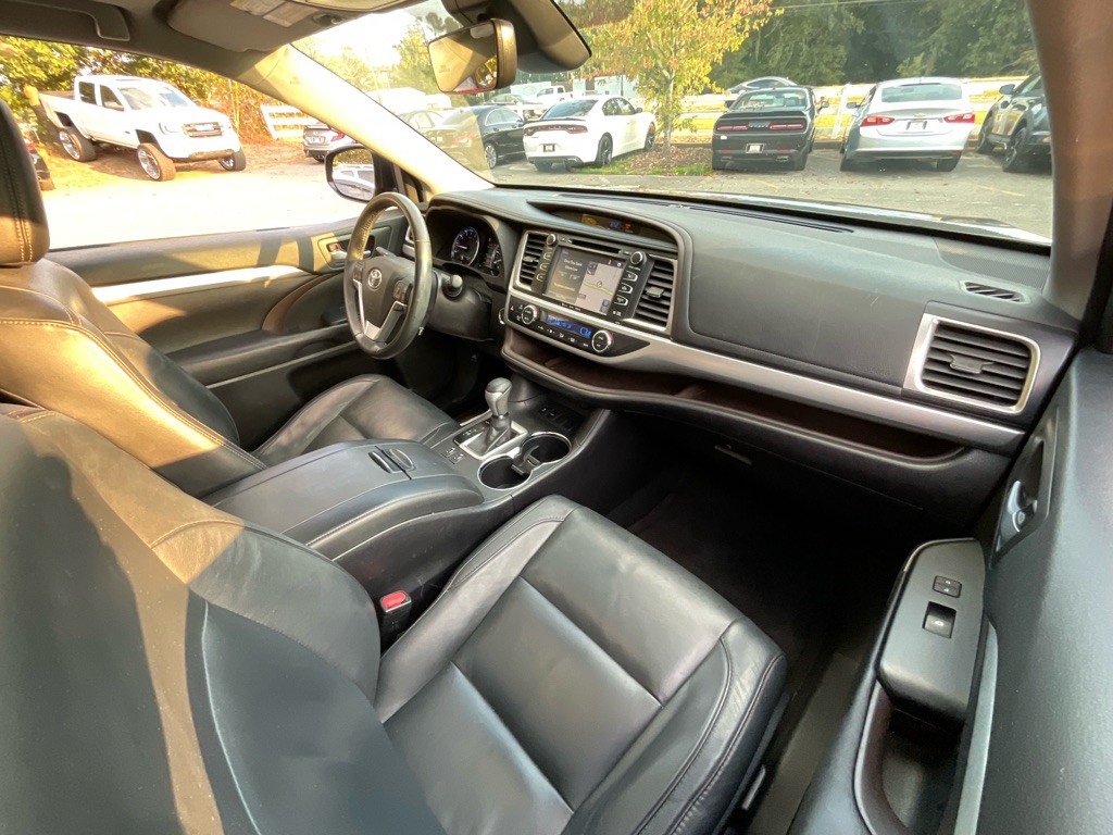 2017 Toyota Highlander Image 18