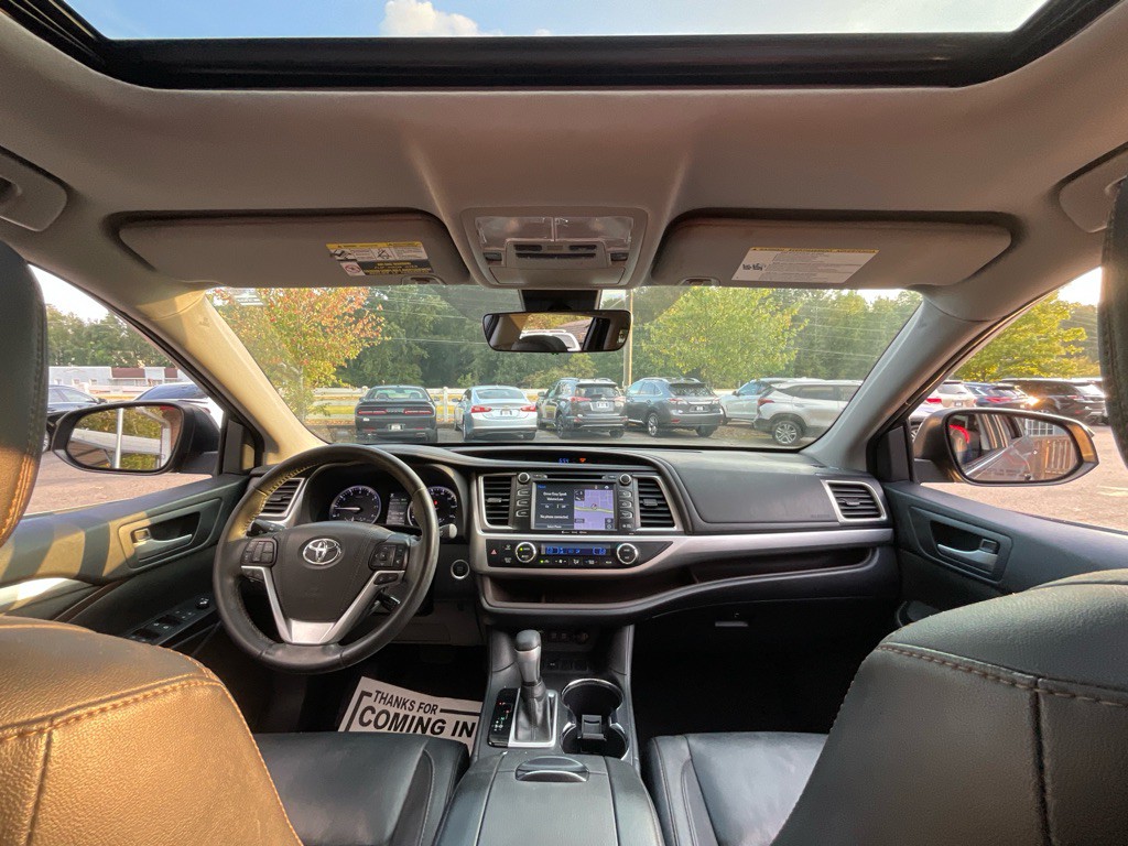 2017 Toyota Highlander Image 20