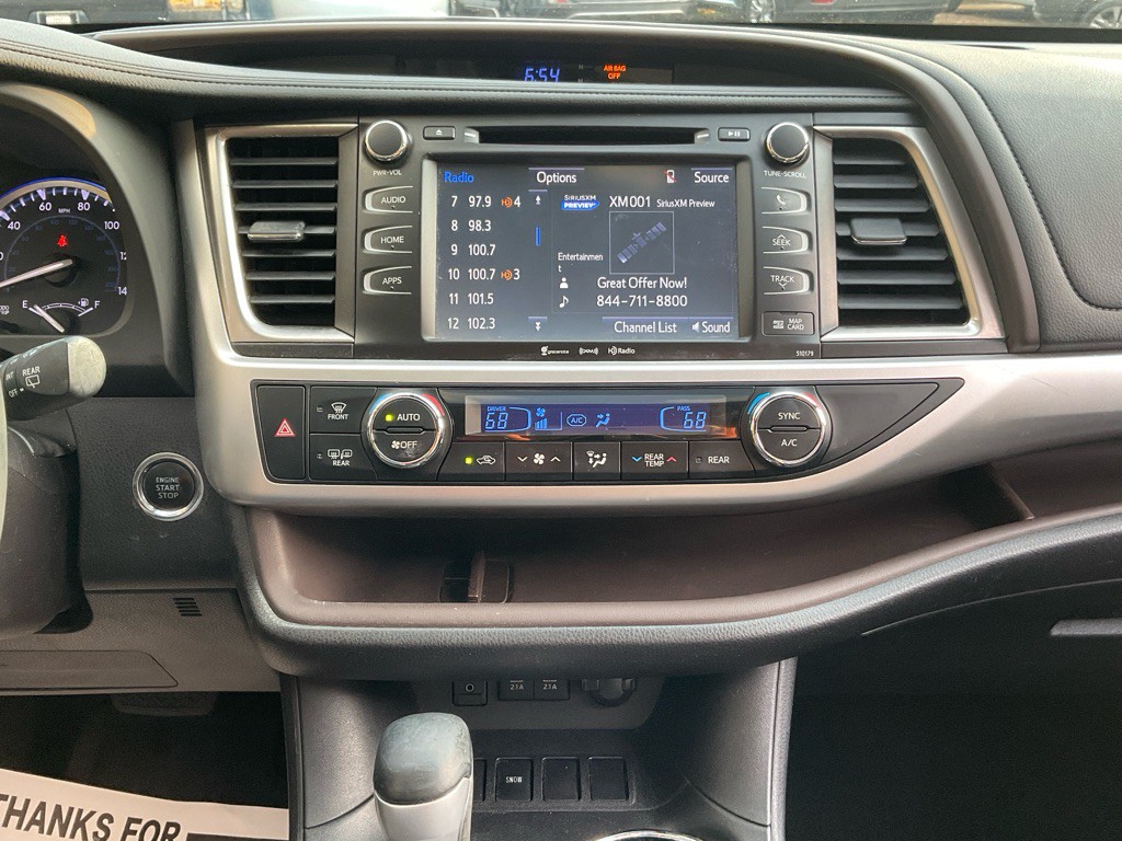 2017 Toyota Highlander Image 22