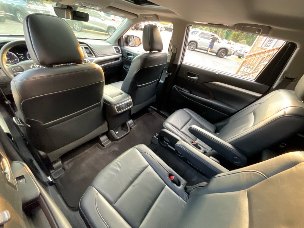 2017 Toyota Highlander Image 30