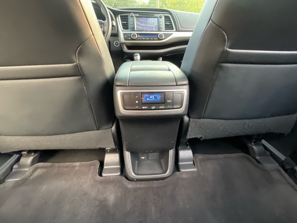 2017 Toyota Highlander Image 36