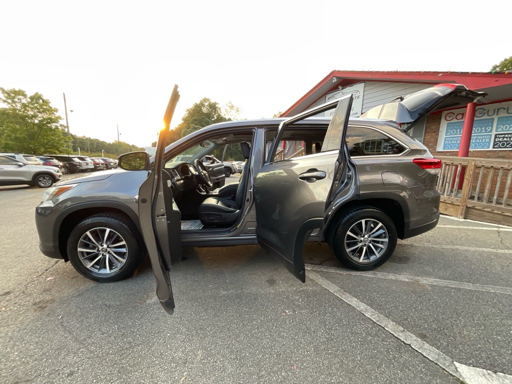 2017 Toyota Highlander Image 39