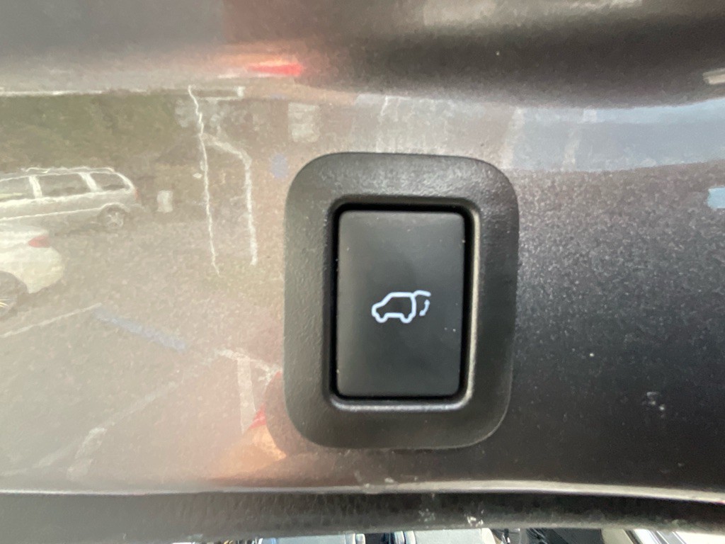 2017 Toyota Highlander Image 43