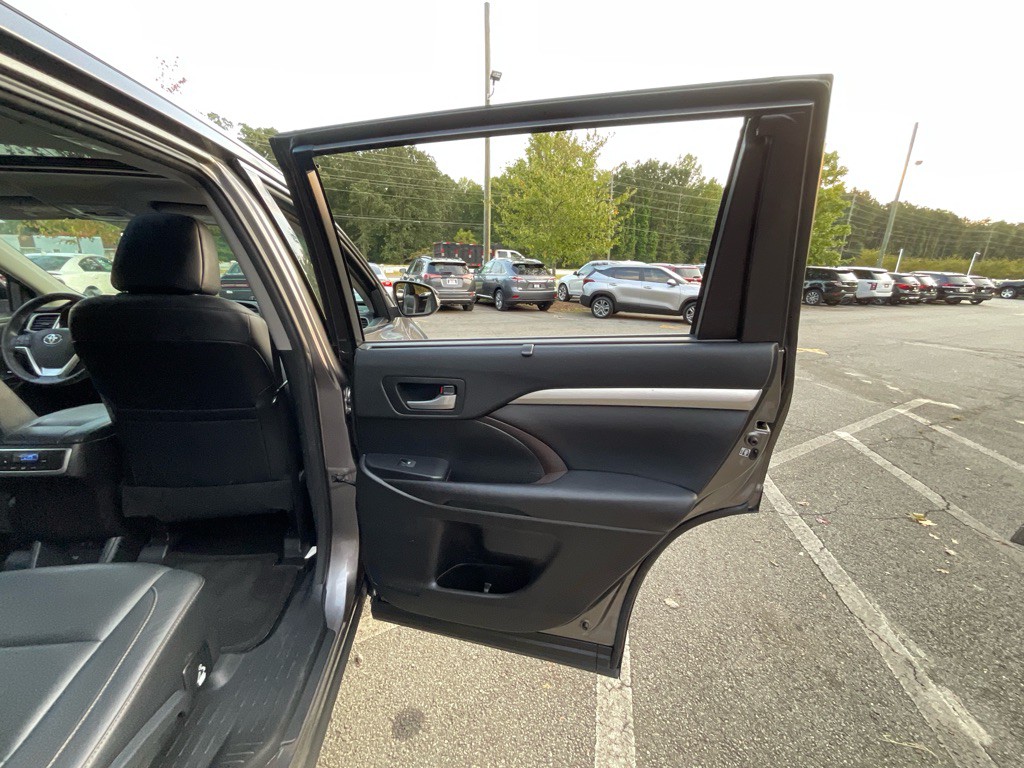 2017 Toyota Highlander Image 49