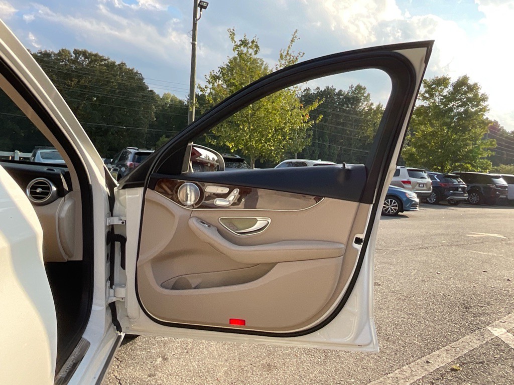 2015 Mercedes-Benz C-Class Image 39