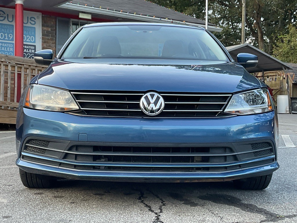 2017 Volkswagen Jetta Image 2